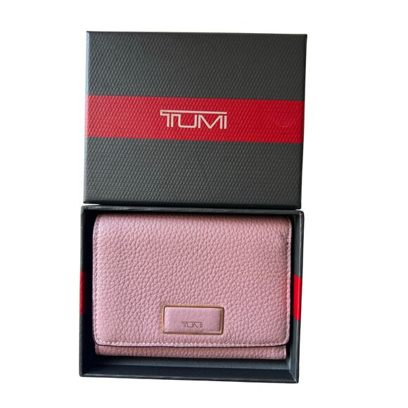 New TUMI Tri Fold Pink Belden Wallet New In Box 3.5 X 5" All Leather Gold Zipper - Picture 1 of 8